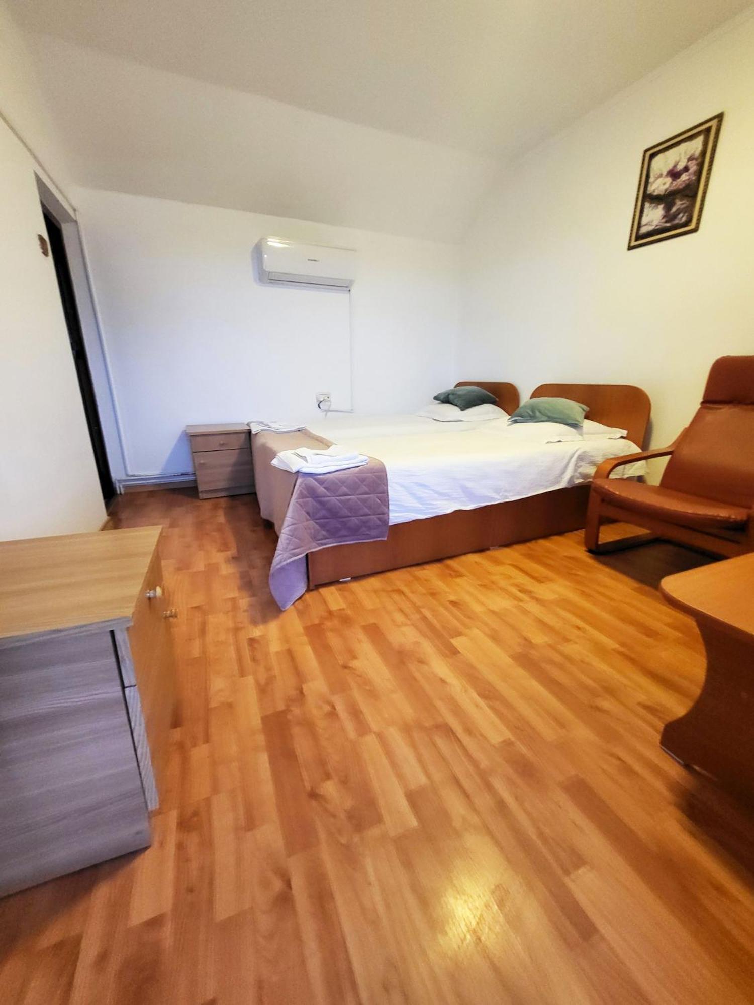 Pensiunea Dana Horezu Exteriör bild